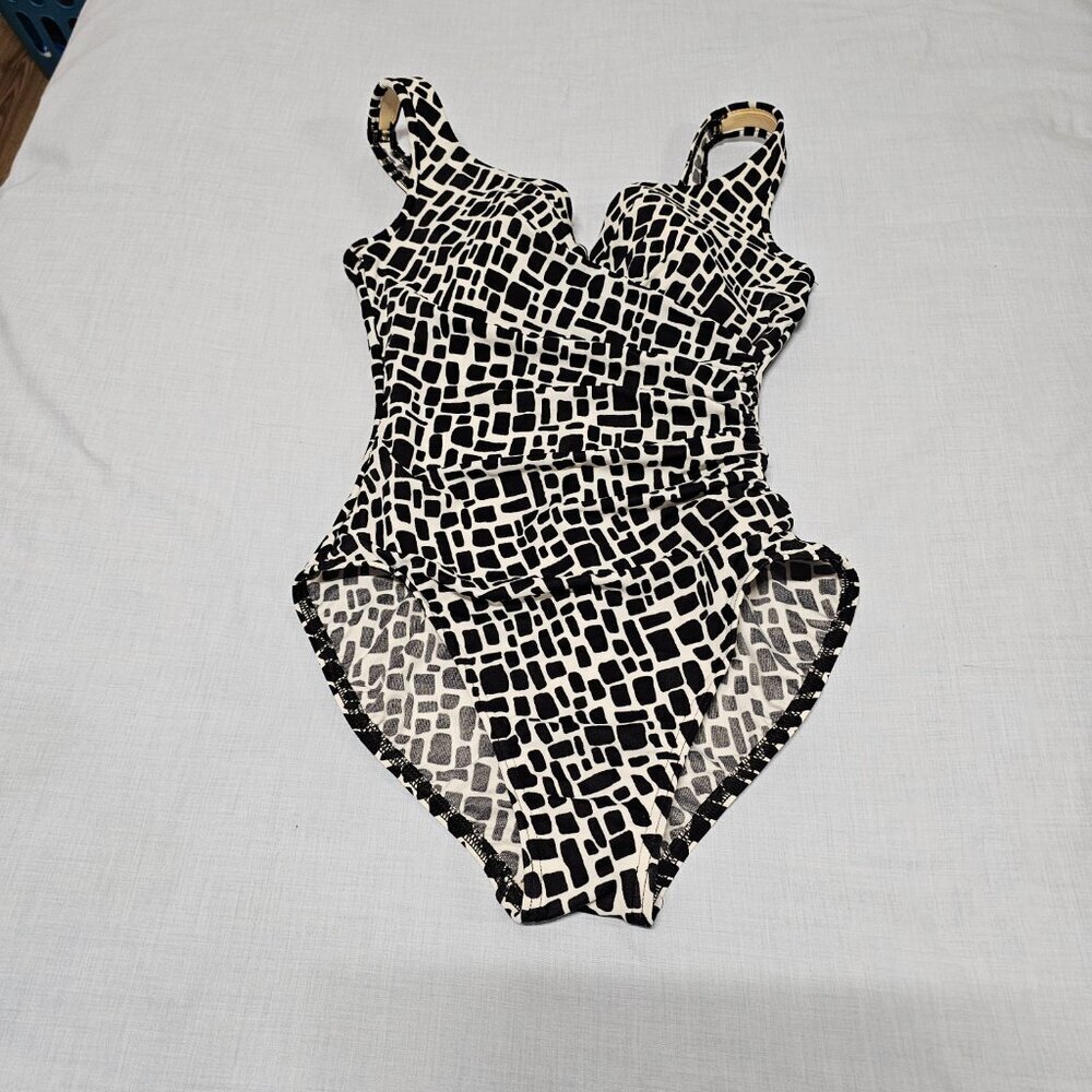 Miraclesuit Escape One Piece Swimsuit Women Size 10 Black White U Wire - Picture 14 of 14